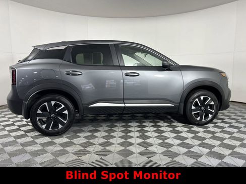 Used 2025 Nissan Kicks SV w/ Illumination Package image 5