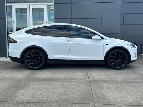 Used 2018 Tesla Model X 100D AWD/4WD image 2