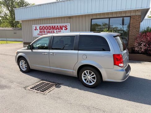 Used 2018 Dodge Grand Caravan SXT FWD image 1