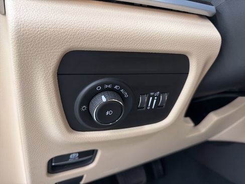 New 2026 Jeep Grand Cherokee Limited w/ Limited Altitude Package AWD/4WD image 17