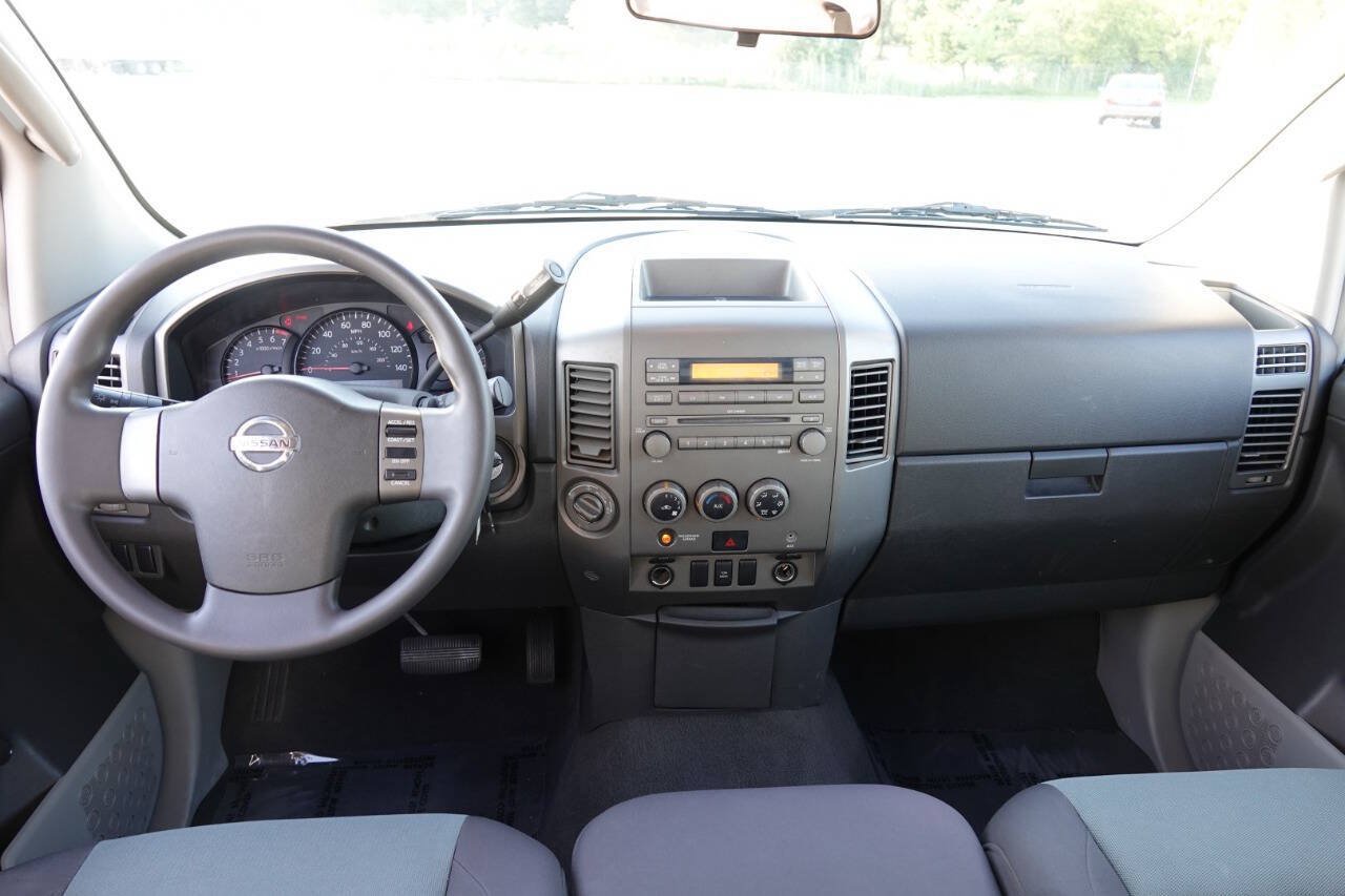 Used 2004 Nissan Titan XE w/ (PRF) Preferred Pkg AWD/4WD image 4