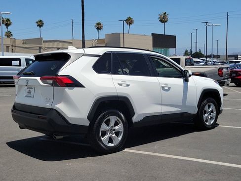Used 2019 Toyota RAV4 XLE AWD/4WD image 4