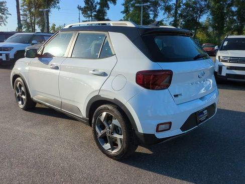 Certified 2022 Hyundai Venue Limited FWD image 6