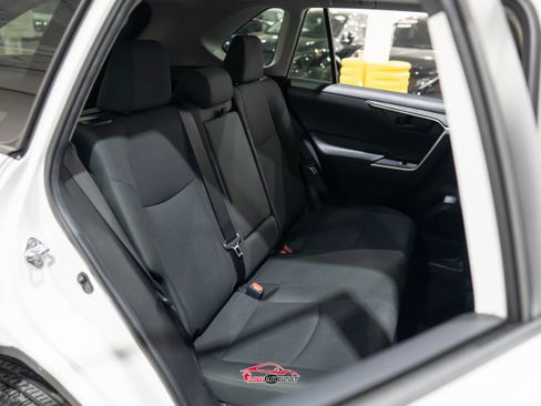 Used 2020 Toyota RAV4 LE image 18