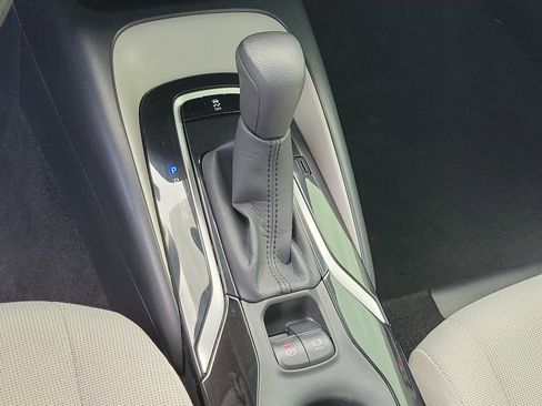 Used 2021 Toyota Corolla LE FWD image 27