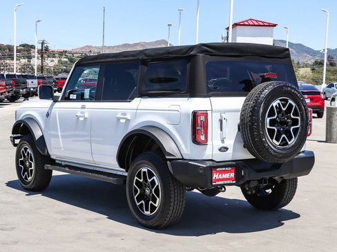 Used 2022 Ford Bronco Outer Banks w/ Sasquatch Package AWD/4WD image 5