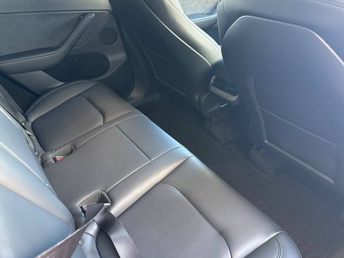 Used 2023 Tesla Model Y Long Range AWD/4WD image 18