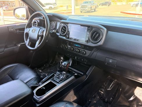 Used 2020 Toyota Tacoma TRD Off-Road w/ TRD Premium Off Road Package AWD/4WD image 13