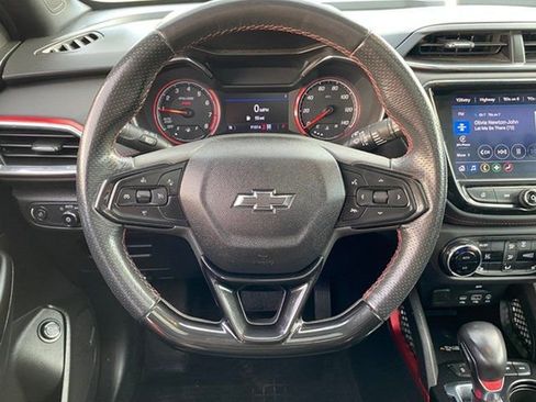 Used 2021 Chevrolet TrailBlazer RS w/ Sun and Liftgate Package image 9