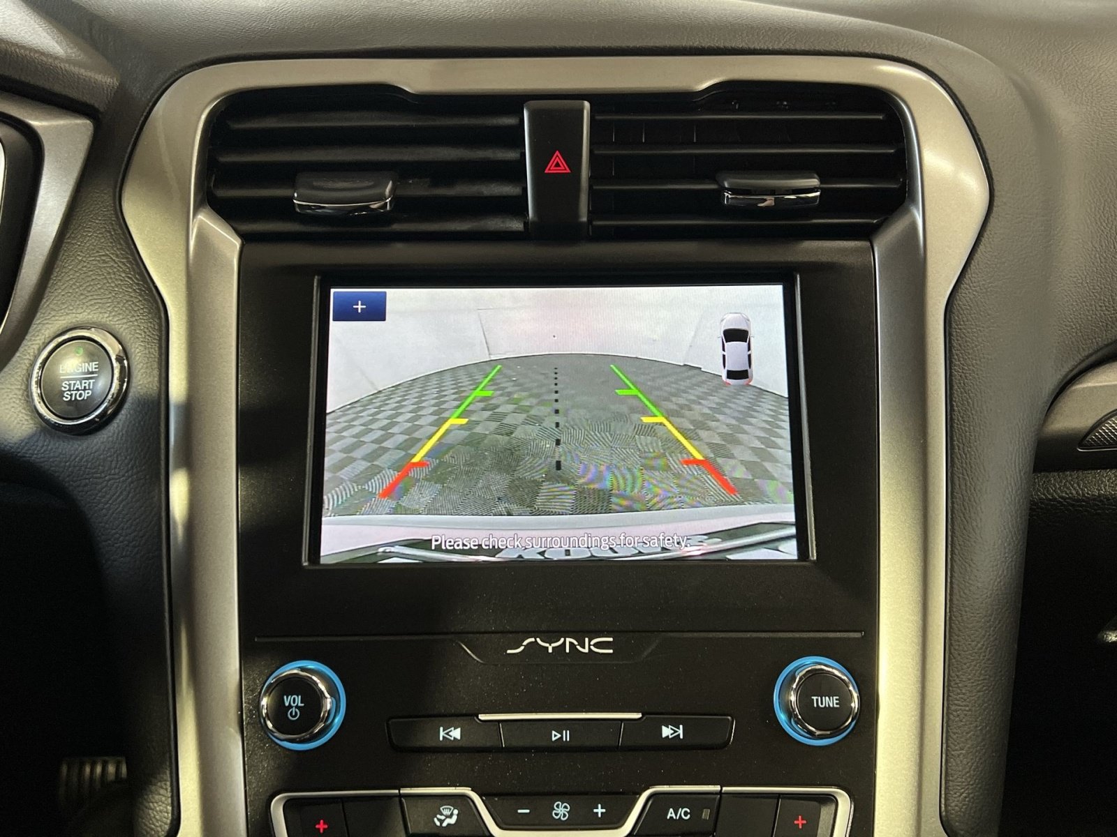 Used 2019 Ford Fusion SE FWD image 17