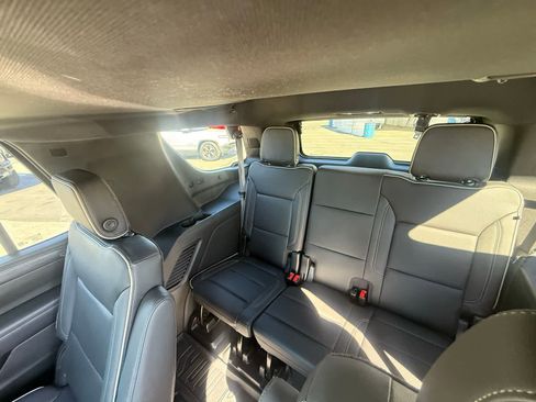 Used 2021 GMC Yukon SLT w/ SLT Premium Package image 5