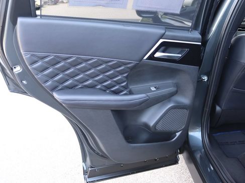 Used 2025 Mitsubishi Outlander 4WD Plug-In Hybrid image 13