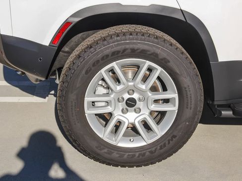 New 2026 Land Rover Defender 110 S image 8