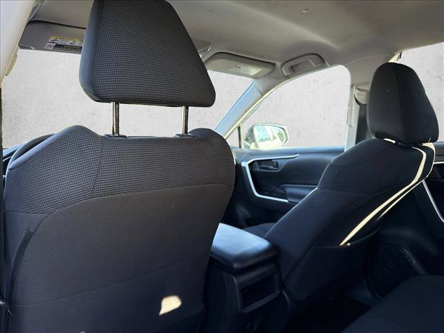 Used 2019 Toyota RAV4 LE FWD image 15