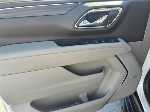 Used 2024 GMC Yukon XL SLT w/ SLT Luxury Package image 22