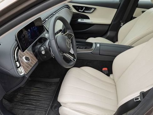 Used 2025 Mercedes-Benz E 350 4MATIC Sedan image 2