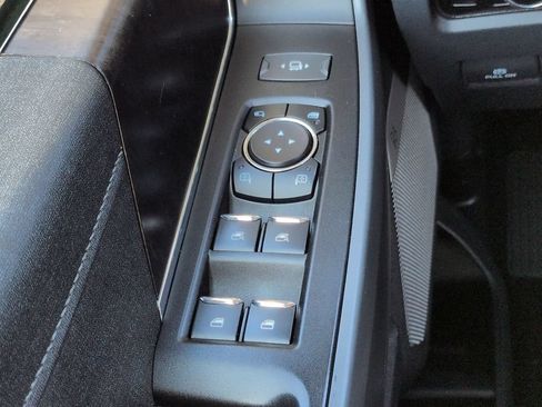 Used 2023 Ford F250 Lariat w/ Lariat Ultimate Package AWD/4WD image 25