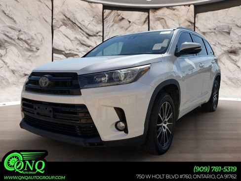 Used 2018 Toyota Highlander SE image 1