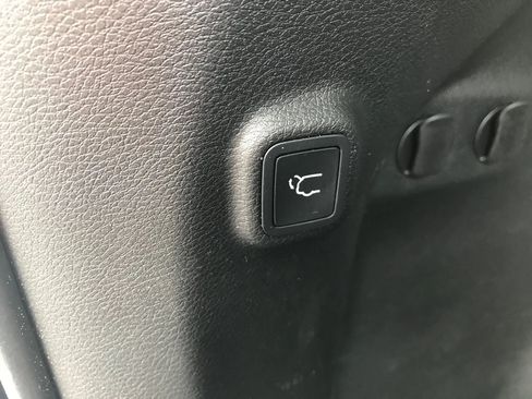 Used 2019 Jeep Cherokee Limited w/ Technology Group image 44