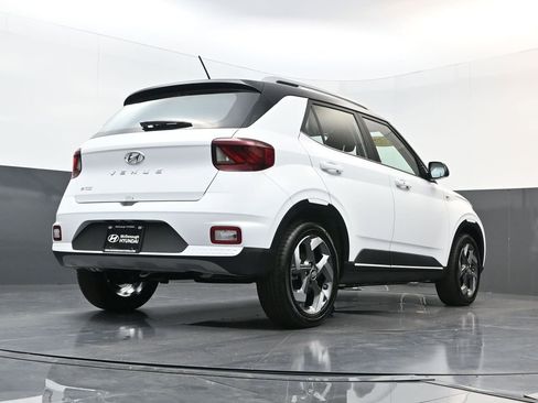 Certified 2025 Hyundai Venue Limited image 23