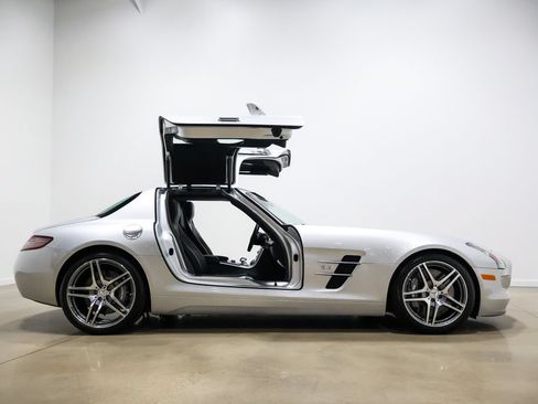 Used 2012 Mercedes-Benz SLS AMG Coupe image 45