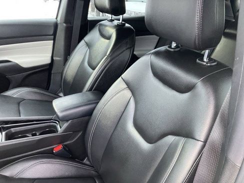 Certified 2025 Jeep Compass Limited image 12