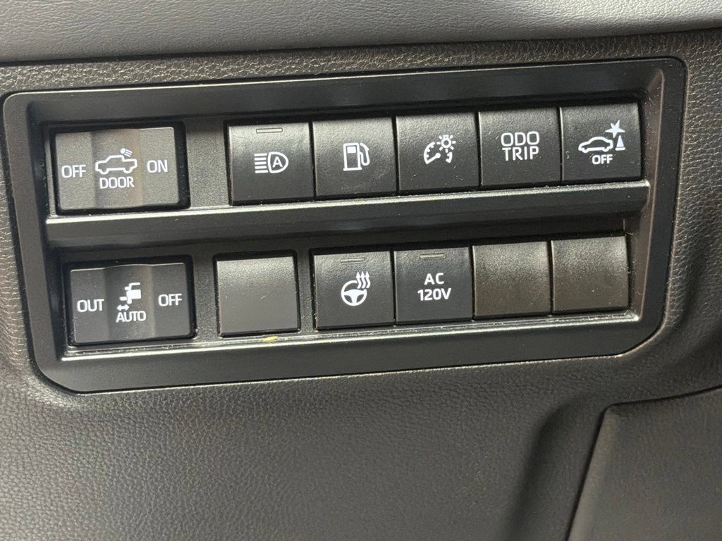 Used 2022 Toyota Tundra Platinum AWD/4WD image 23