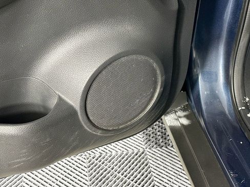 Used 2015 Nissan Rogue SV image 25