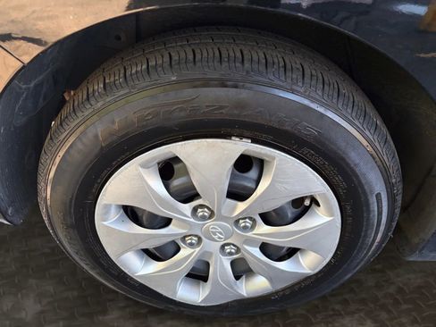 Used 2016 Hyundai Accent SE FWD image 35