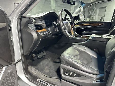 Used 2017 Cadillac Escalade Luxury AWD/4WD image 23