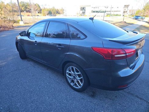 Used 2015 Ford Focus SE w/ Equipment Group 201A image 12