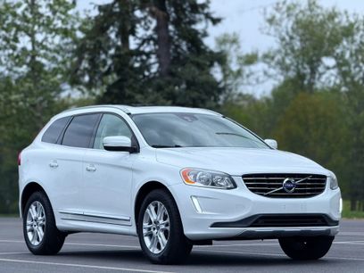 Used 2016 Volvo XC60 T5 Premier w/ Proximity Package