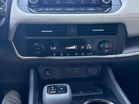 Used 2025 Nissan Rogue SV AWD/4WD image 9