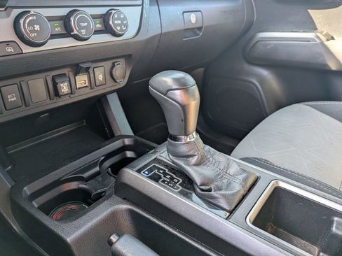 Used 2020 Toyota Tacoma TRD Sport image 11