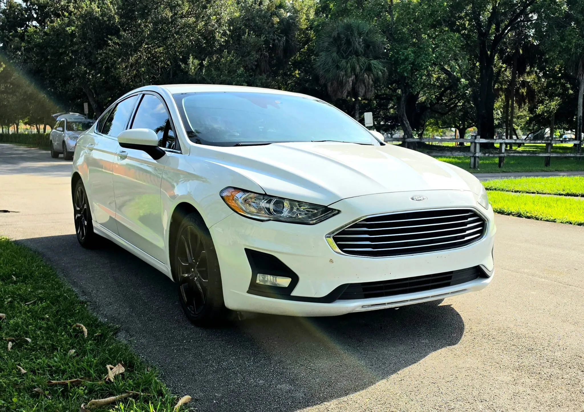 Used 2019 Ford Fusion SE w/ Equipment Group 151A FWD image 3