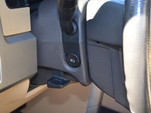 Used 2011 Ford F150 Lariat w/ Lariat Chrome Pkg image 42