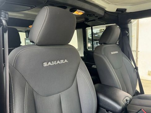 Used 2018 Jeep Wrangler Unlimited Sahara w/ Connectivity Group image 23