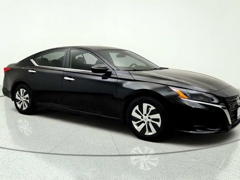 Used 2023 Nissan Altima 2.5 S FWD image 3