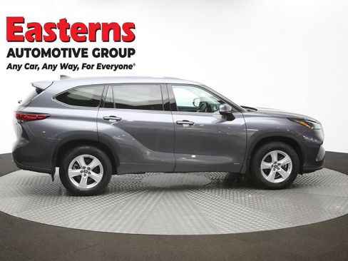 Used 2022 Toyota Highlander LE image 45