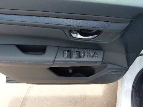 Used 2023 Honda CR-V LX image 28