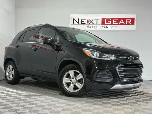 Used 2020 Chevrolet Trax LT FWD image 1