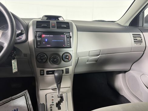 Used 2013 Toyota Corolla LE image 23