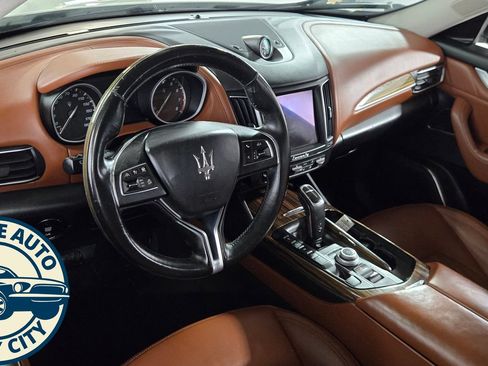 Used 2019 Maserati Levante GranLusso AWD/4WD image 11