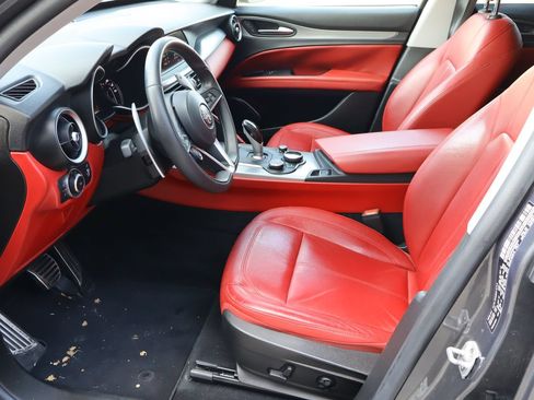 Used 2018 Alfa Romeo Stelvio Sport w/ Quick Order Package 22J Sport AWD/4WD image 14