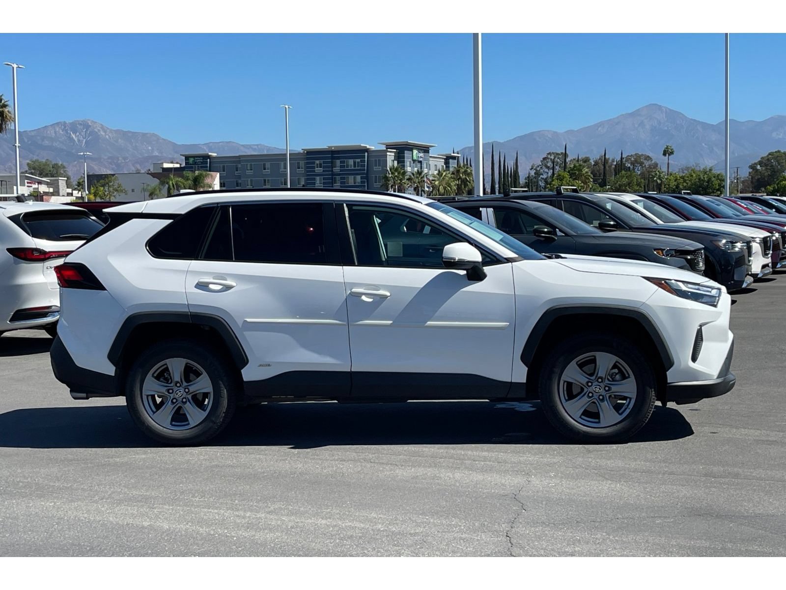 Used 2023 Toyota RAV4 LE AWD/4WD image 8
