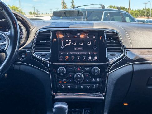 Used 2020 Jeep Grand Cherokee Overland AWD/4WD image 12
