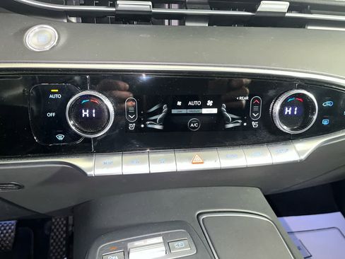 Used 2025 Genesis GV70 2.5T image 21