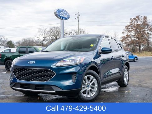 Used 2020 Ford Escape SE image 2