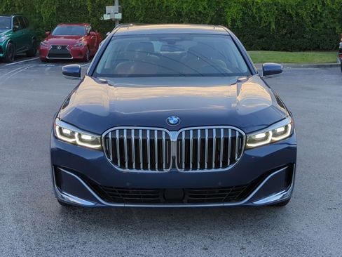 Used 2022 BMW 740i w/ Luxury Rear Seating Package RWD image 2