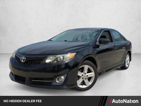 Used 2014 Toyota Camry SE FWD image 1